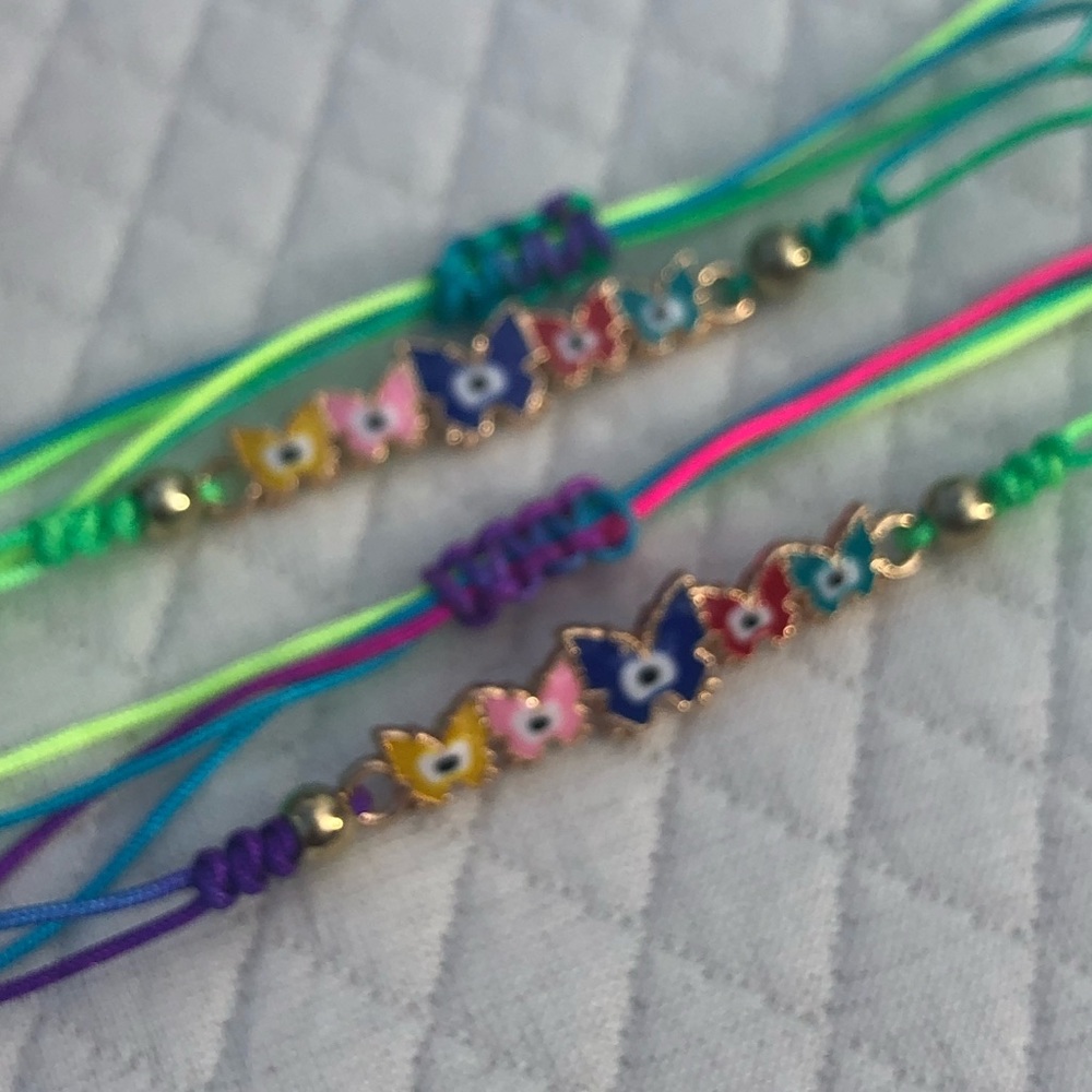 Beautiful adjustable butterfly 🦋 bracelet. Rainbow vibe💜💚💛